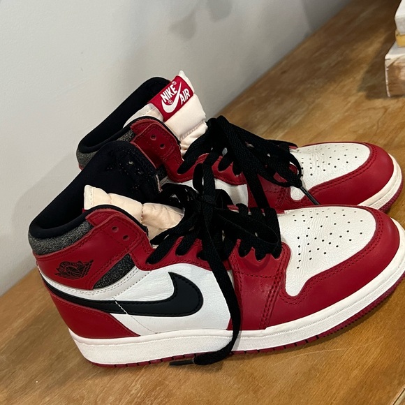 Air Jordan 1 Retro High OG Chicago ‘lost & found” - Picture 3 of 6
